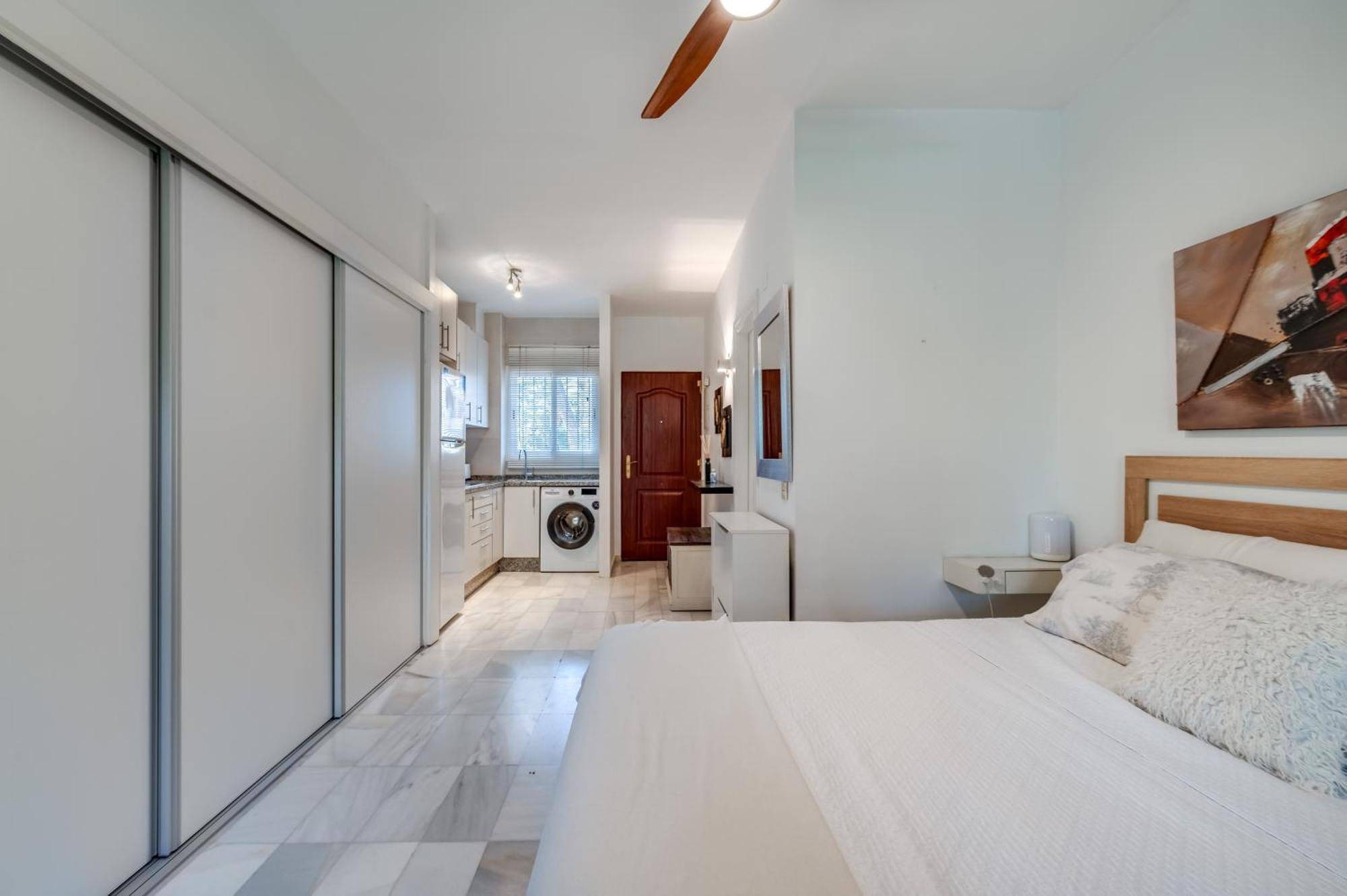 Apartamento Cozy In 5 Min Walk To The Marbella
